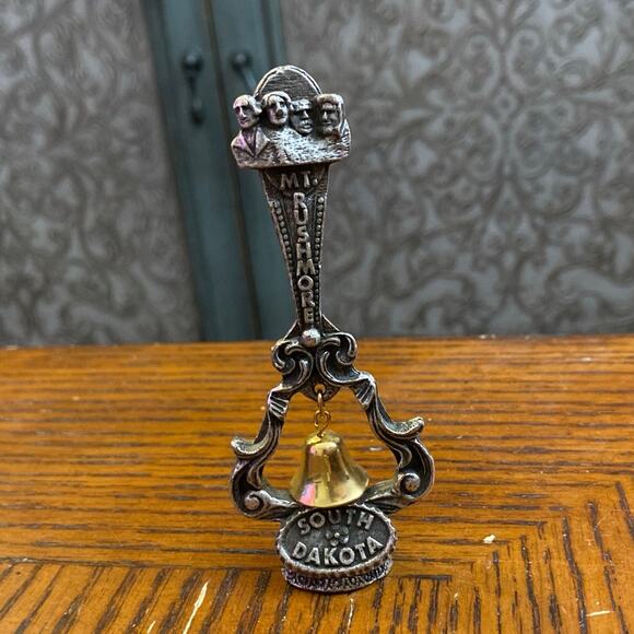 South Dakota Mount Rushmore Bell Decorative Collectible Nicholas Gish Pewter VTG - Picture 2 of 10